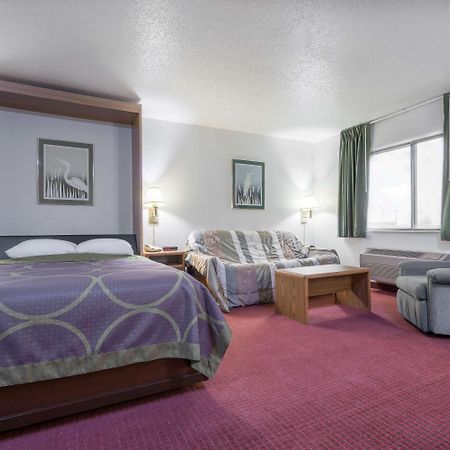 Super 8 By Wyndham Fond Du Lac Dış mekan fotoğraf