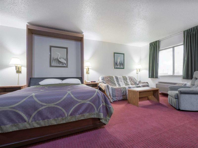 Super 8 By Wyndham Fond Du Lac Dış mekan fotoğraf