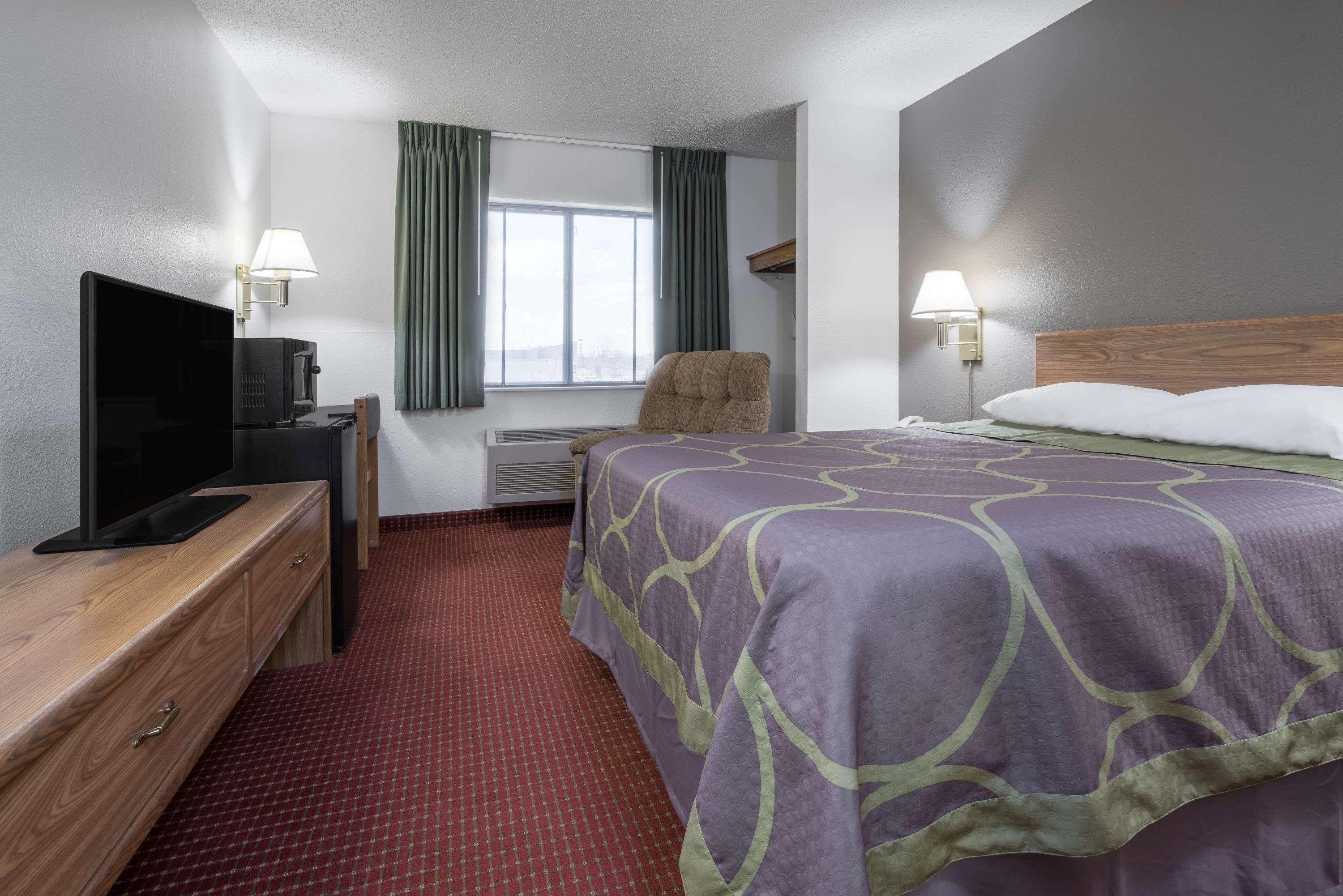 Super 8 By Wyndham Fond Du Lac Dış mekan fotoğraf