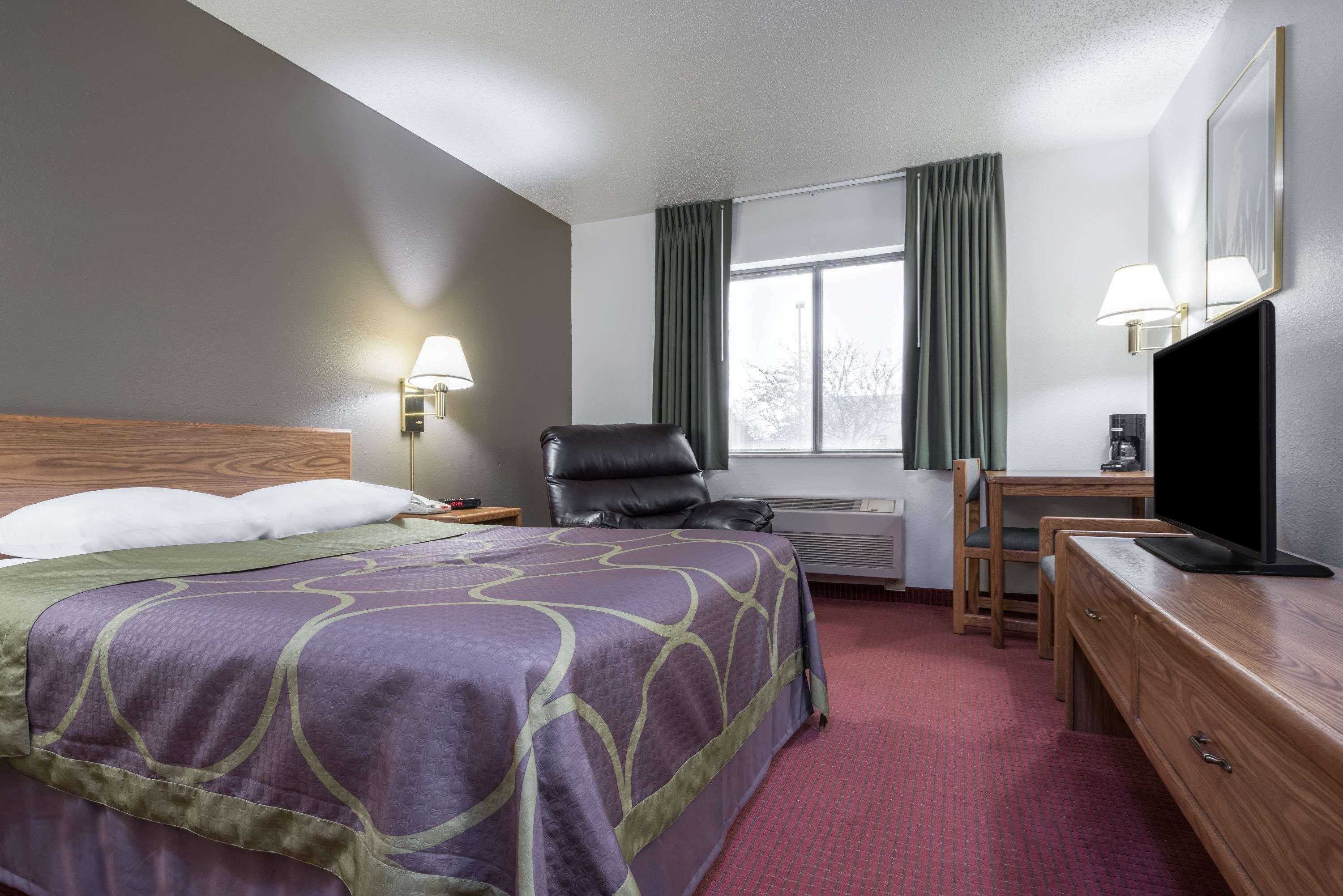 Super 8 By Wyndham Fond Du Lac Dış mekan fotoğraf